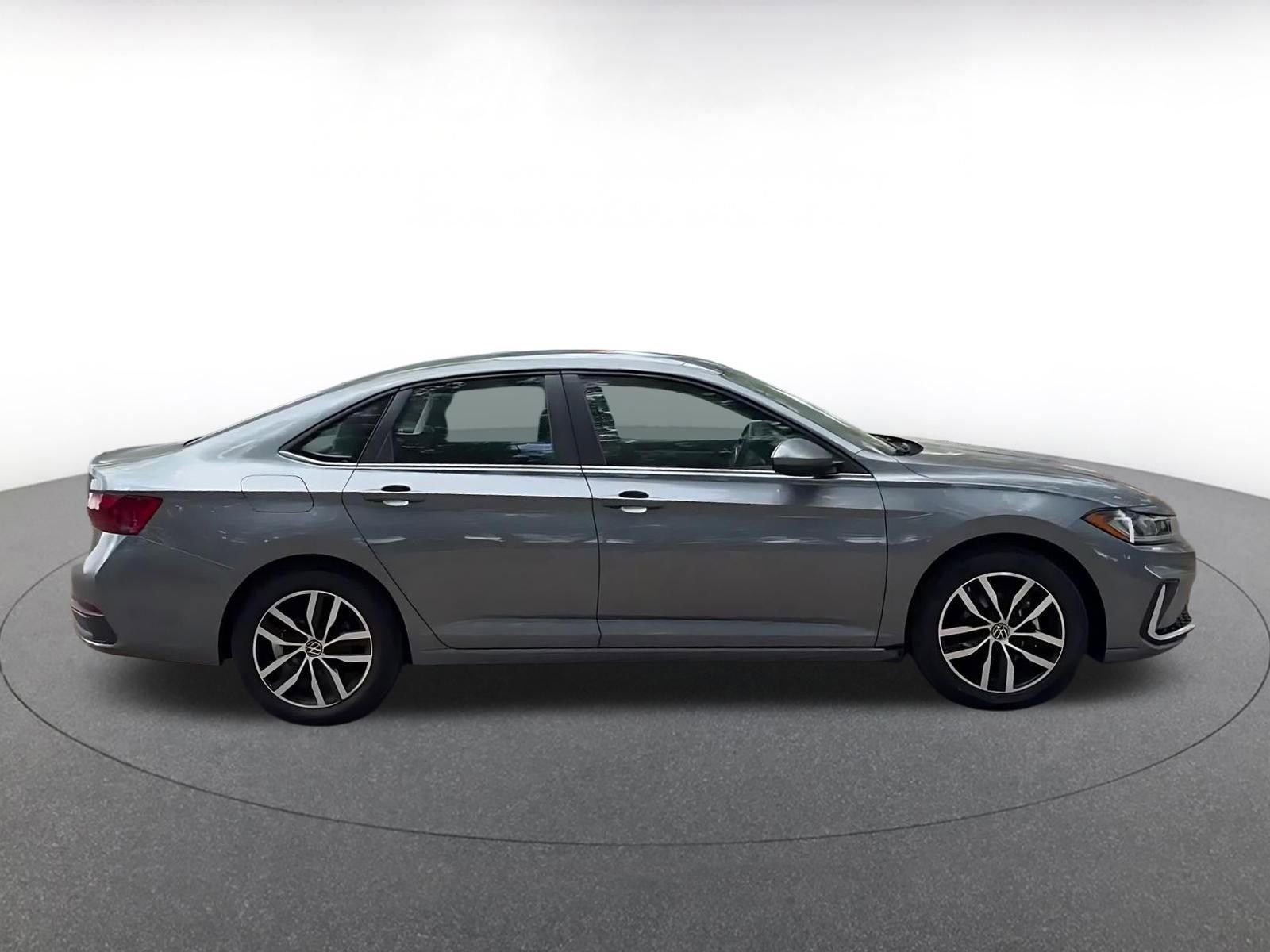 Thumbnail: 2025 Volkswagen Jetta - 16