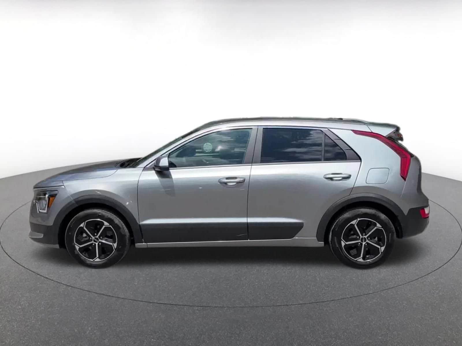 Thumbnail: 2026 Kia Niro - 9