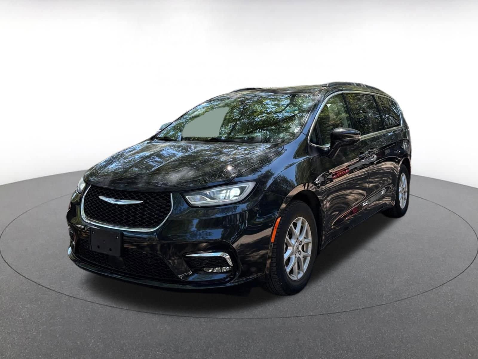 Thumbnail: 2022 Chrysler Pacifica - 3