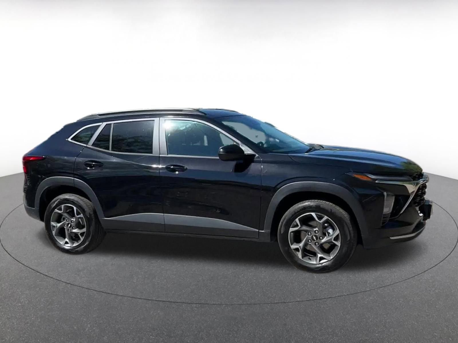 Thumbnail: 2025 Chevrolet Trax - 16