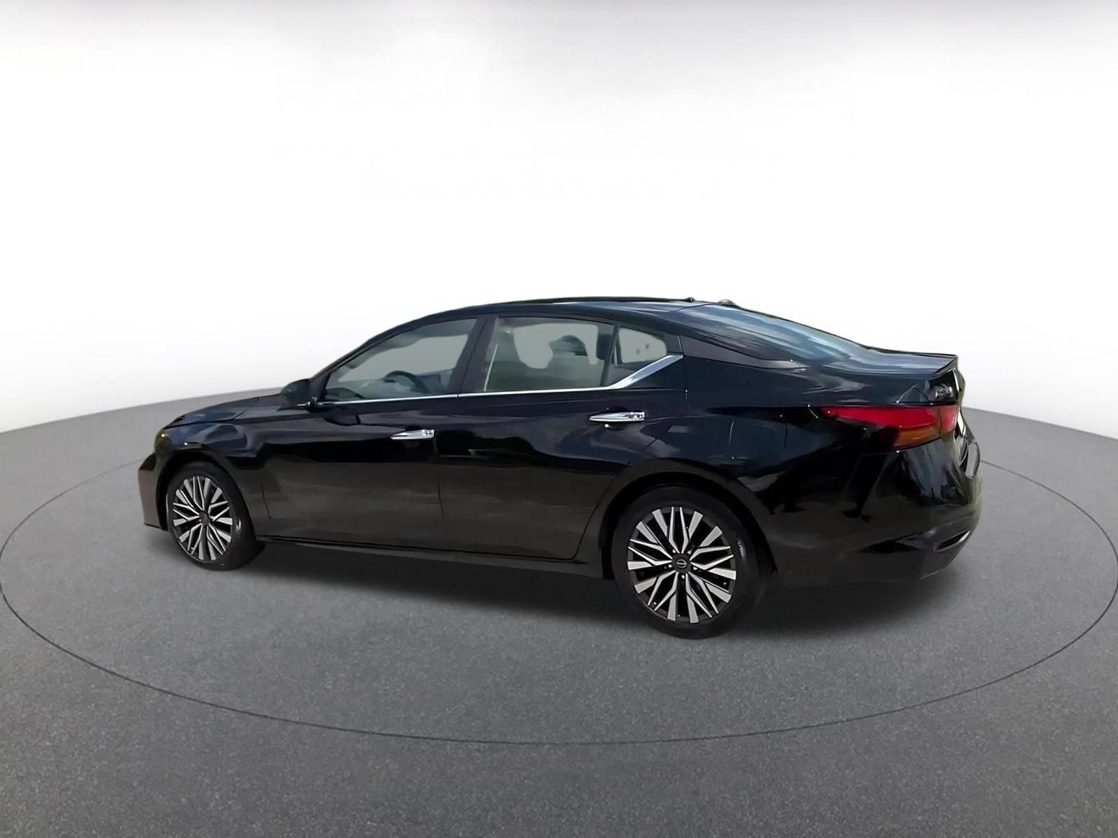 Thumbnail: 2025 Nissan Altima - 10