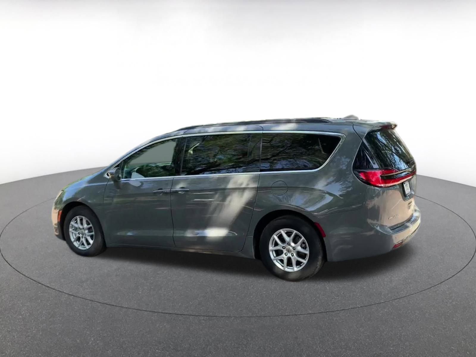 Thumbnail: 2022 Chrysler Pacifica - 10