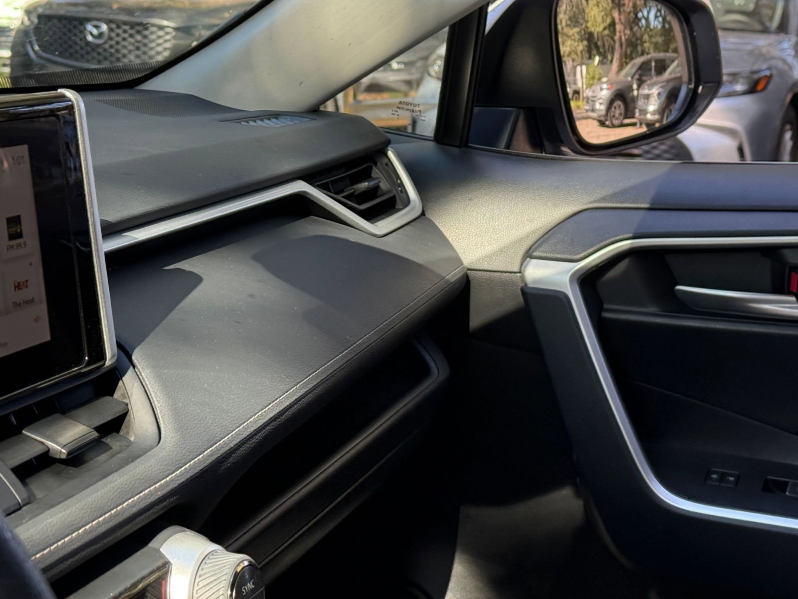 Thumbnail: 2025 Toyota RAV4 - 31