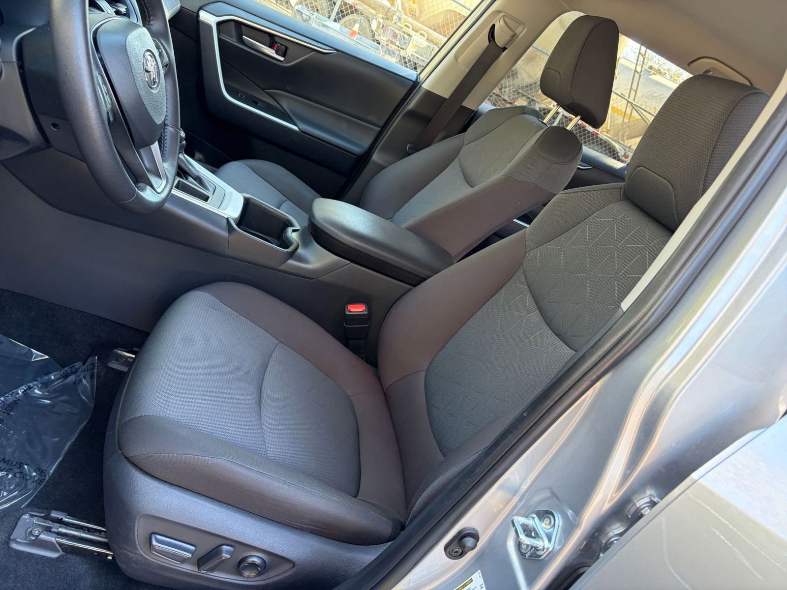 Thumbnail: 2025 Toyota RAV4 - 32