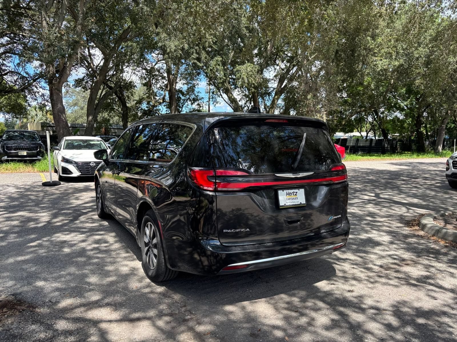 Thumbnail: 2022 Chrysler Pacifica - 6
