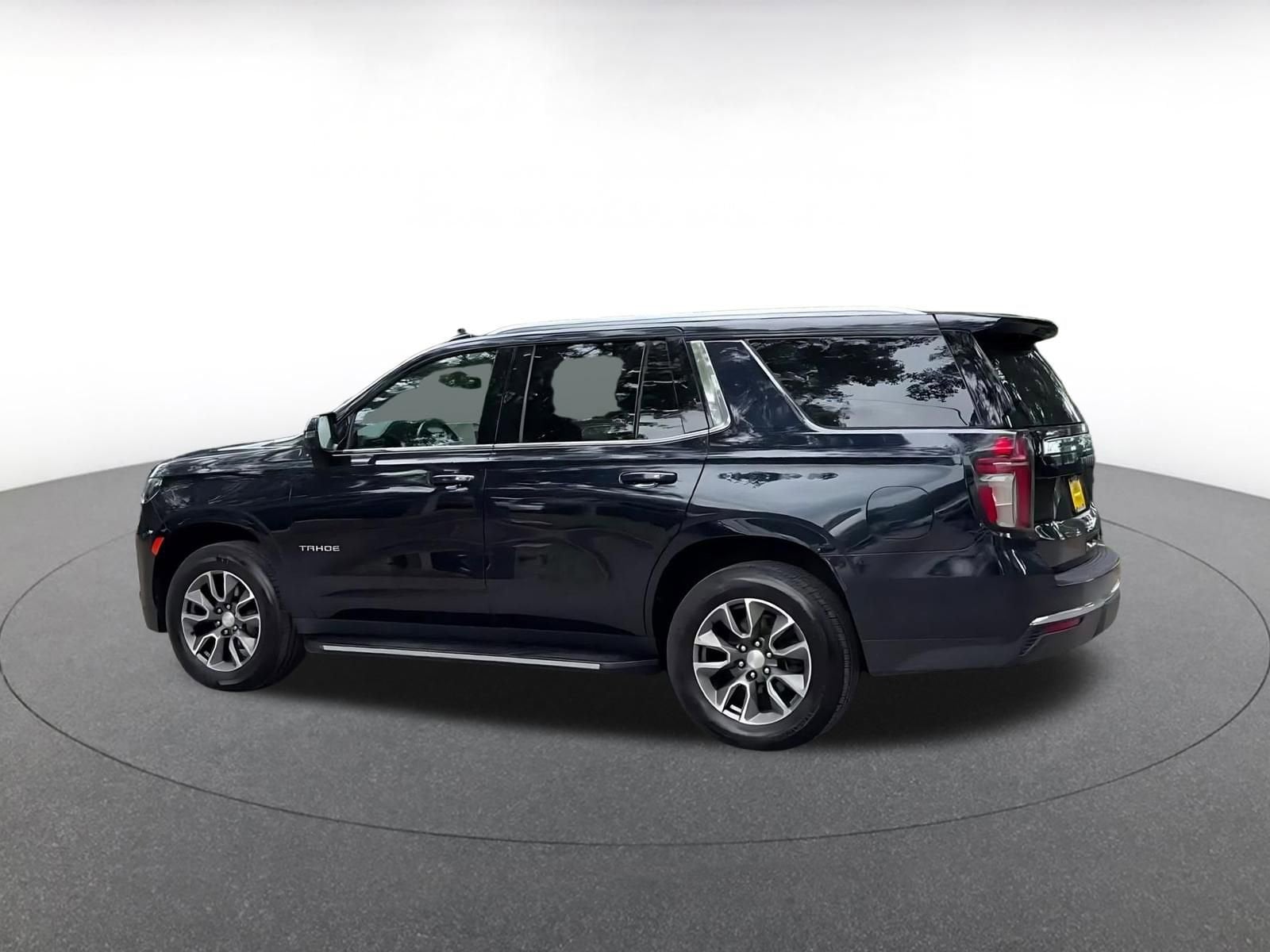 Thumbnail: 2023 Chevrolet Tahoe - 10