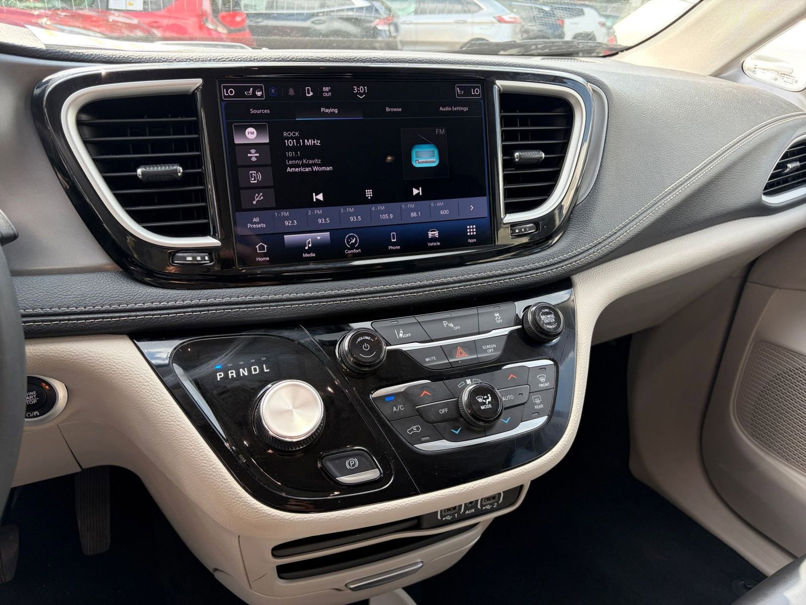 Thumbnail: 2023 Chrysler Pacifica - 21