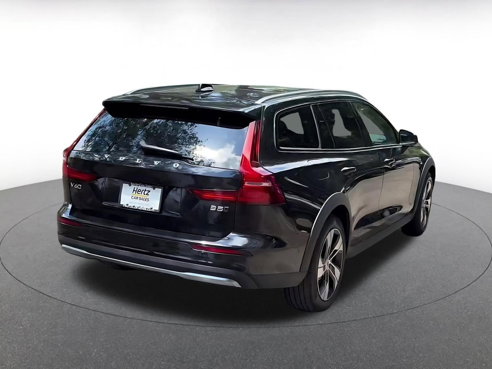Thumbnail: 2025 Volvo S60 - 14