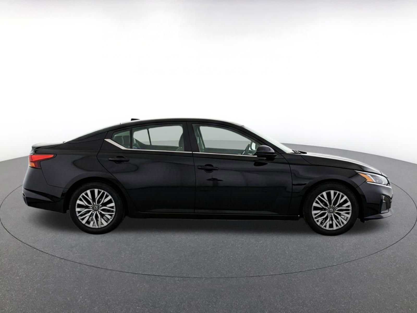 Thumbnail: 2025 Nissan Altima - 10