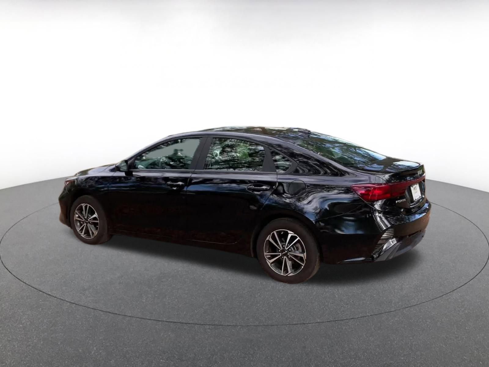Thumbnail: 2024 Kia Forte - 10