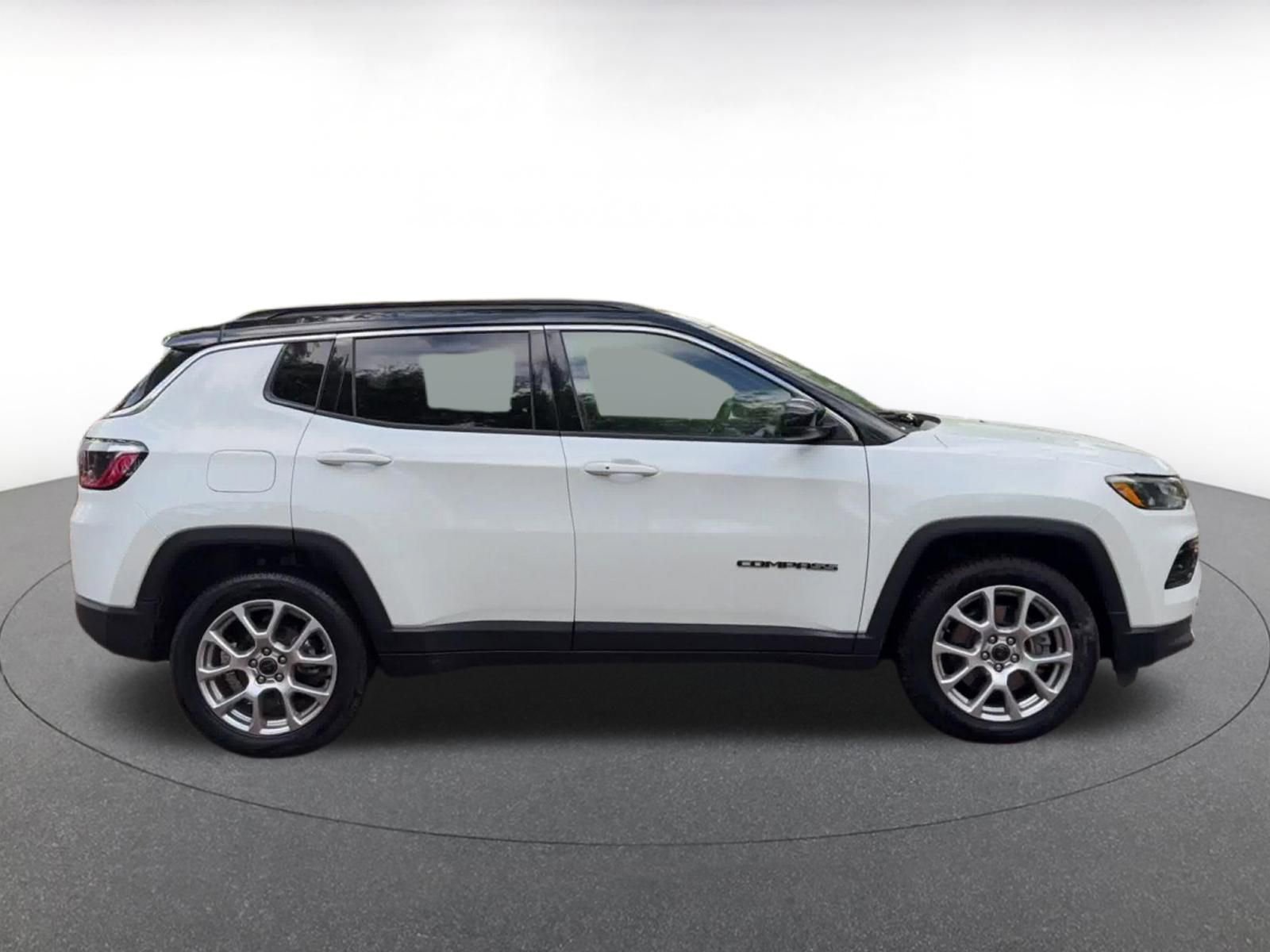 Thumbnail: 2025 Jeep Compass - 17