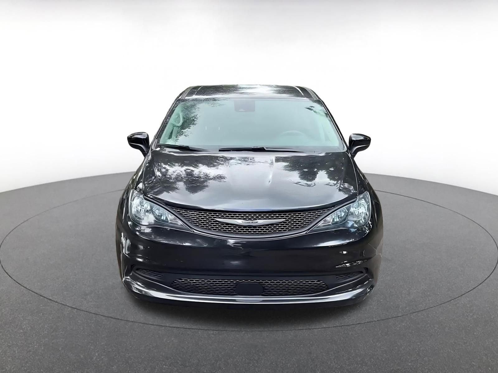 Thumbnail: 2024 Chrysler Voyager - 4