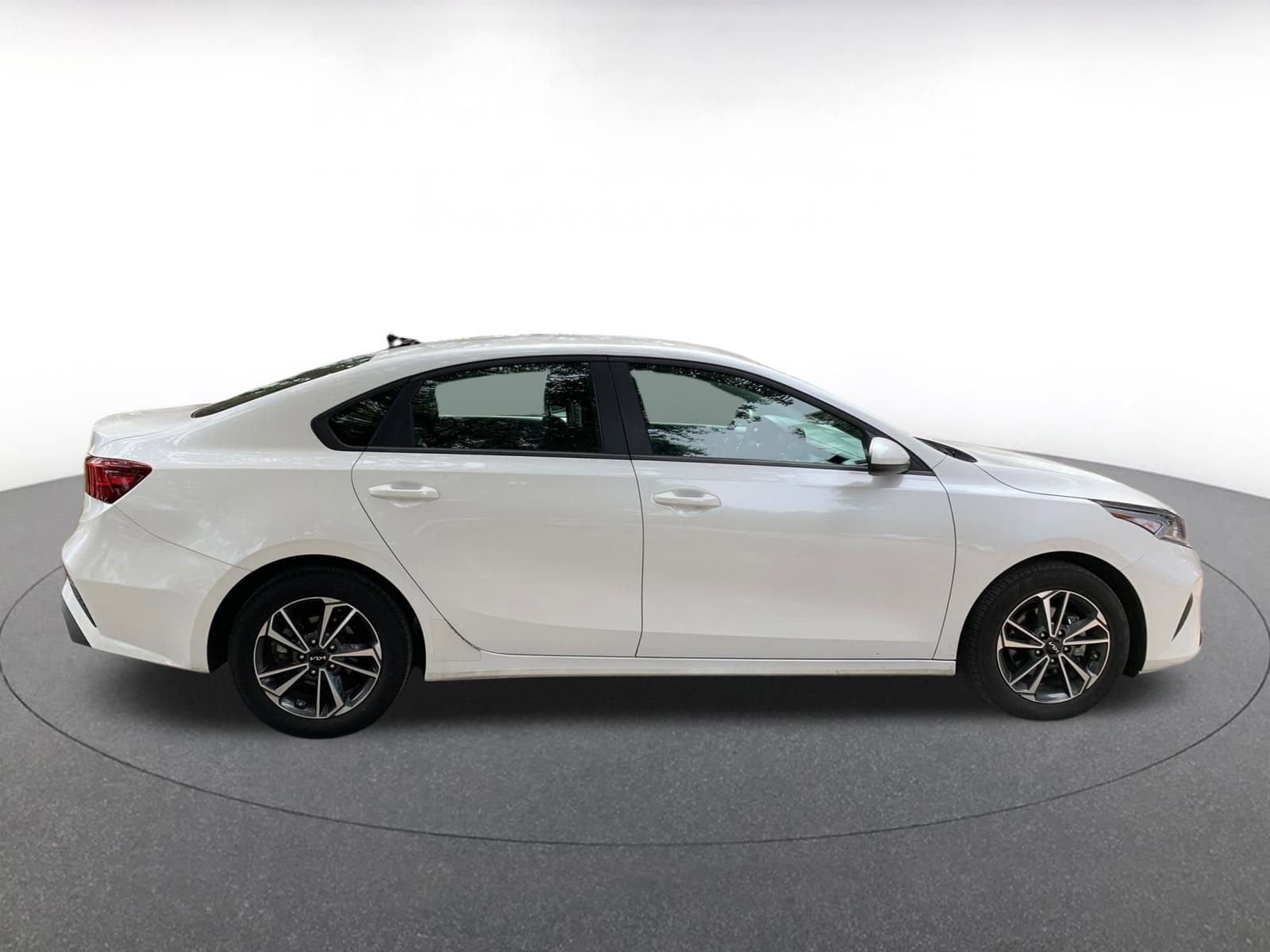 Thumbnail: 2024 Kia Forte - 8