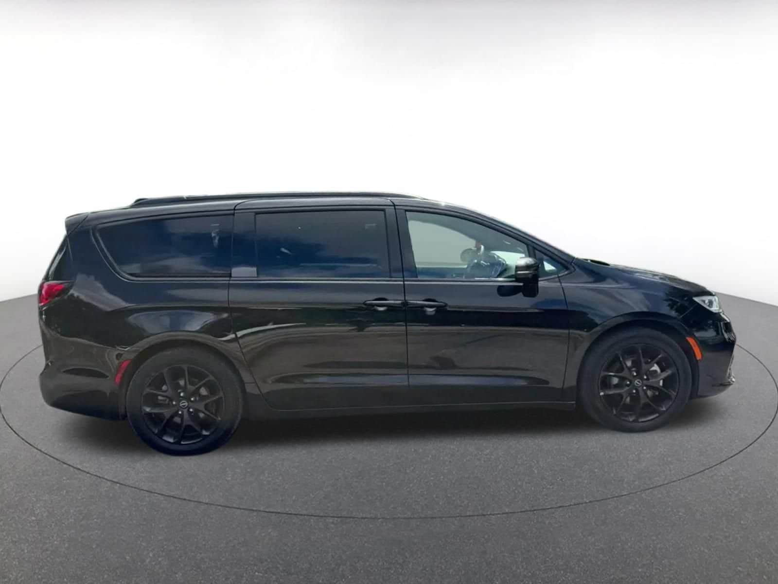 Thumbnail: 2025 Chrysler Pacifica - 16