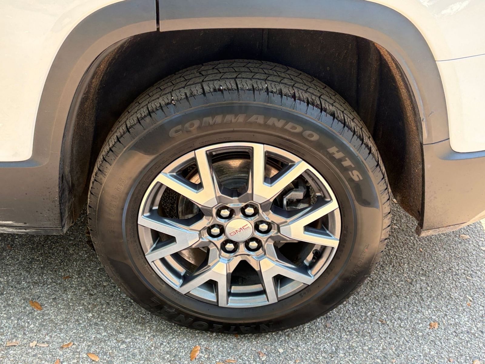 Thumbnail: 2023 GMC Acadia - 32