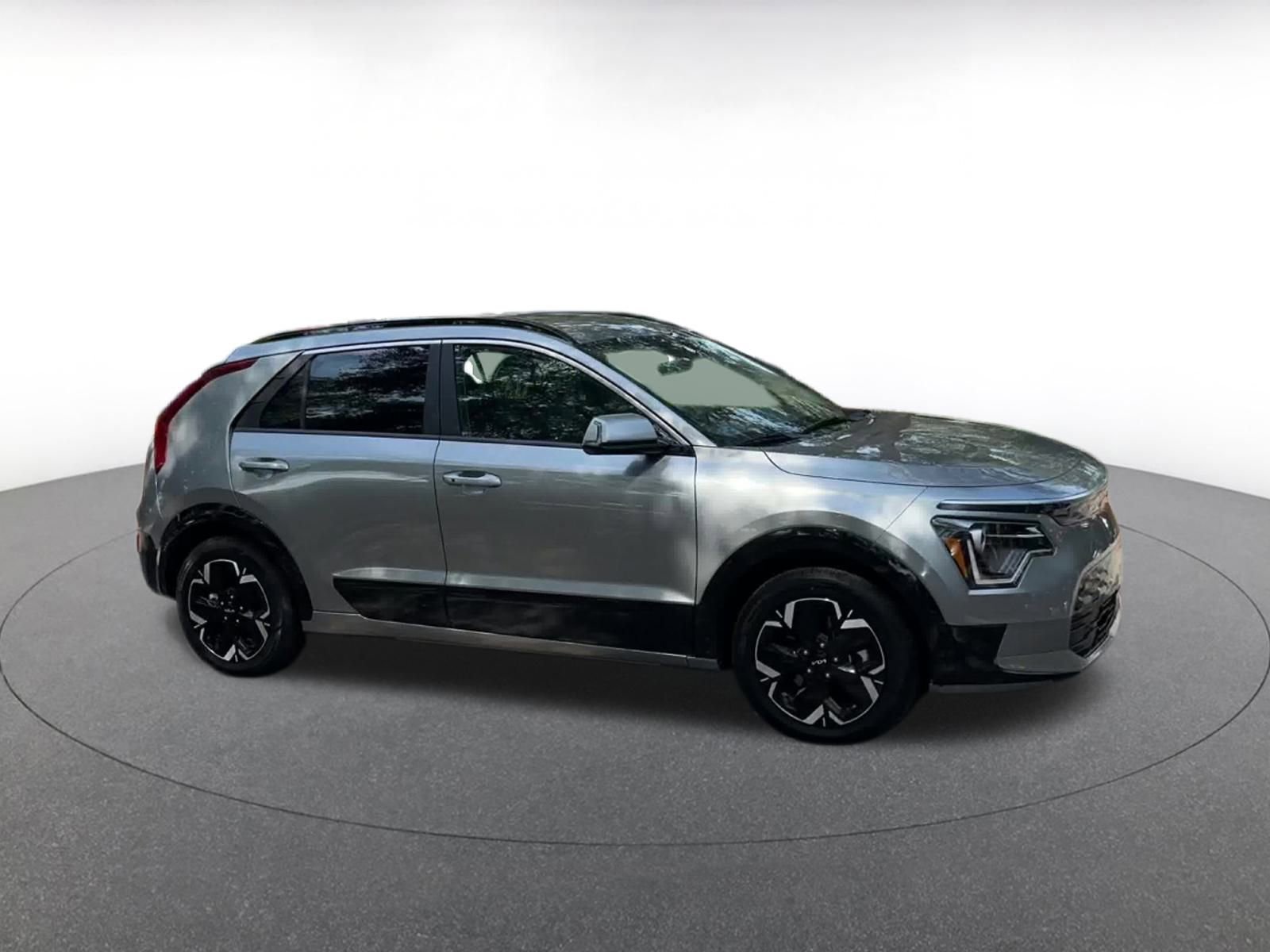 Thumbnail: 2023 Kia Niro - 2
