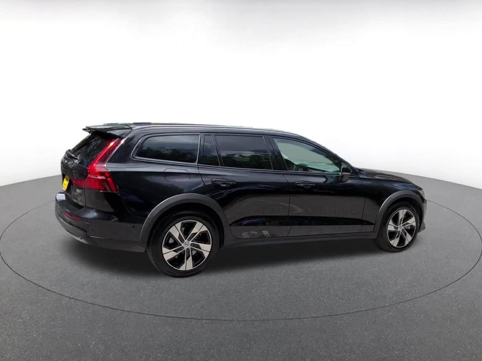 Thumbnail: 2025 Volvo S60 - 14