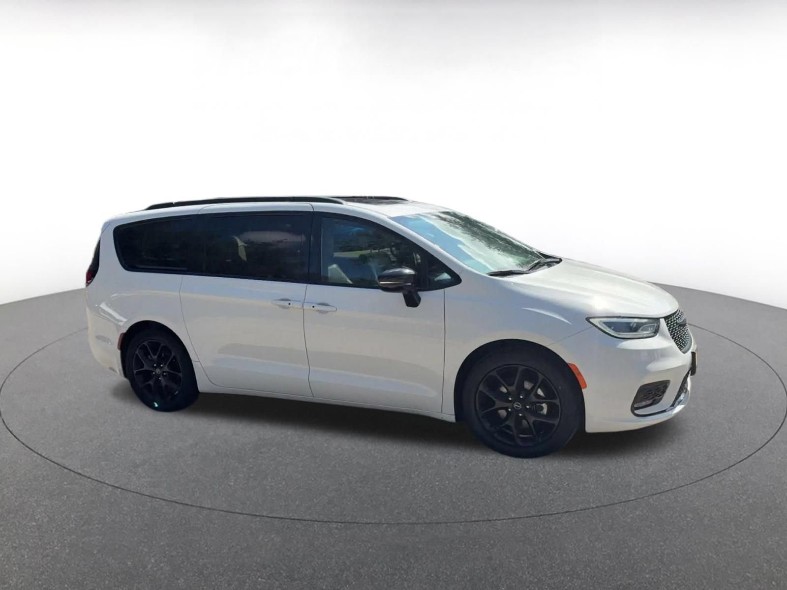 Thumbnail: 2025 Chrysler Pacifica - 2