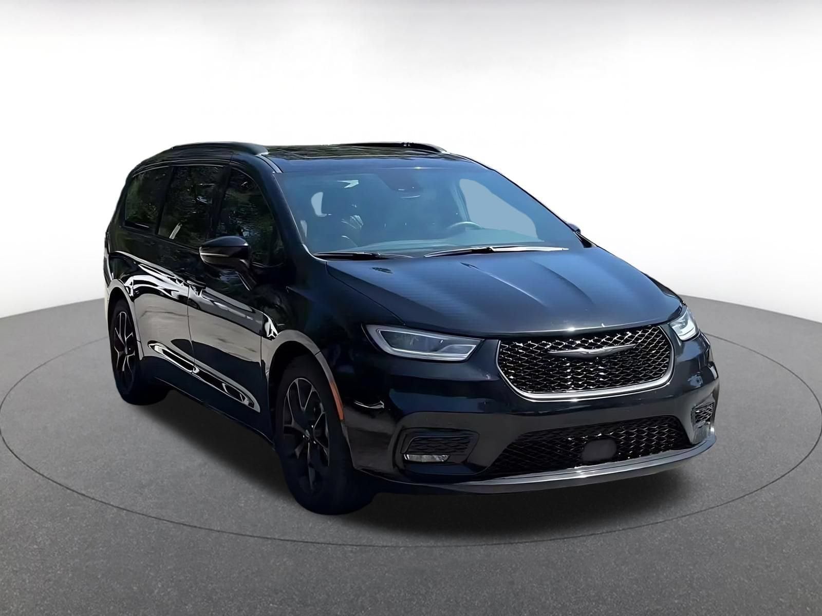 Thumbnail: 2025 Chrysler Pacifica - 3