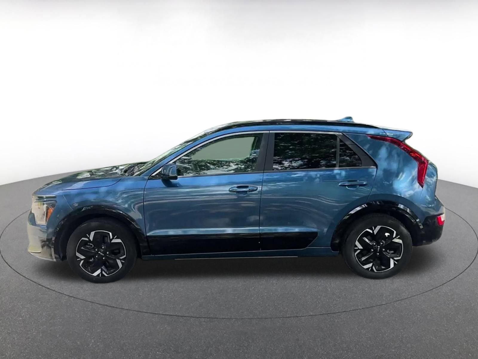 Thumbnail: 2023 Kia Niro - 9