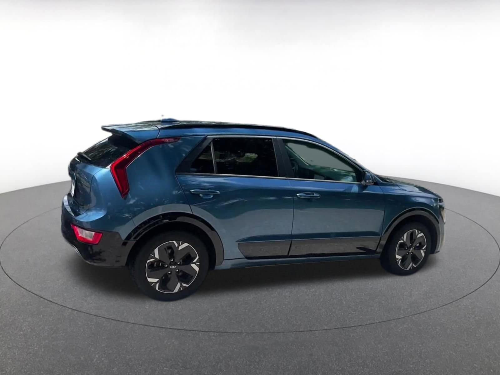 Thumbnail: 2023 Kia Niro - 15
