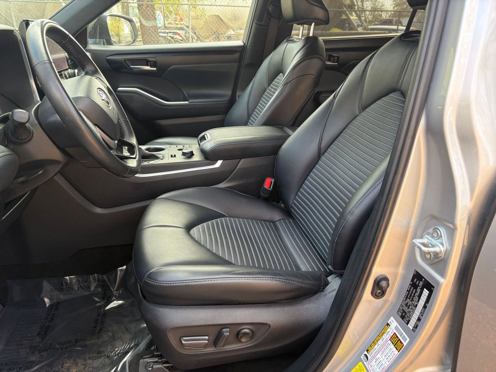 Thumbnail: 2024 Toyota Highlander - 25