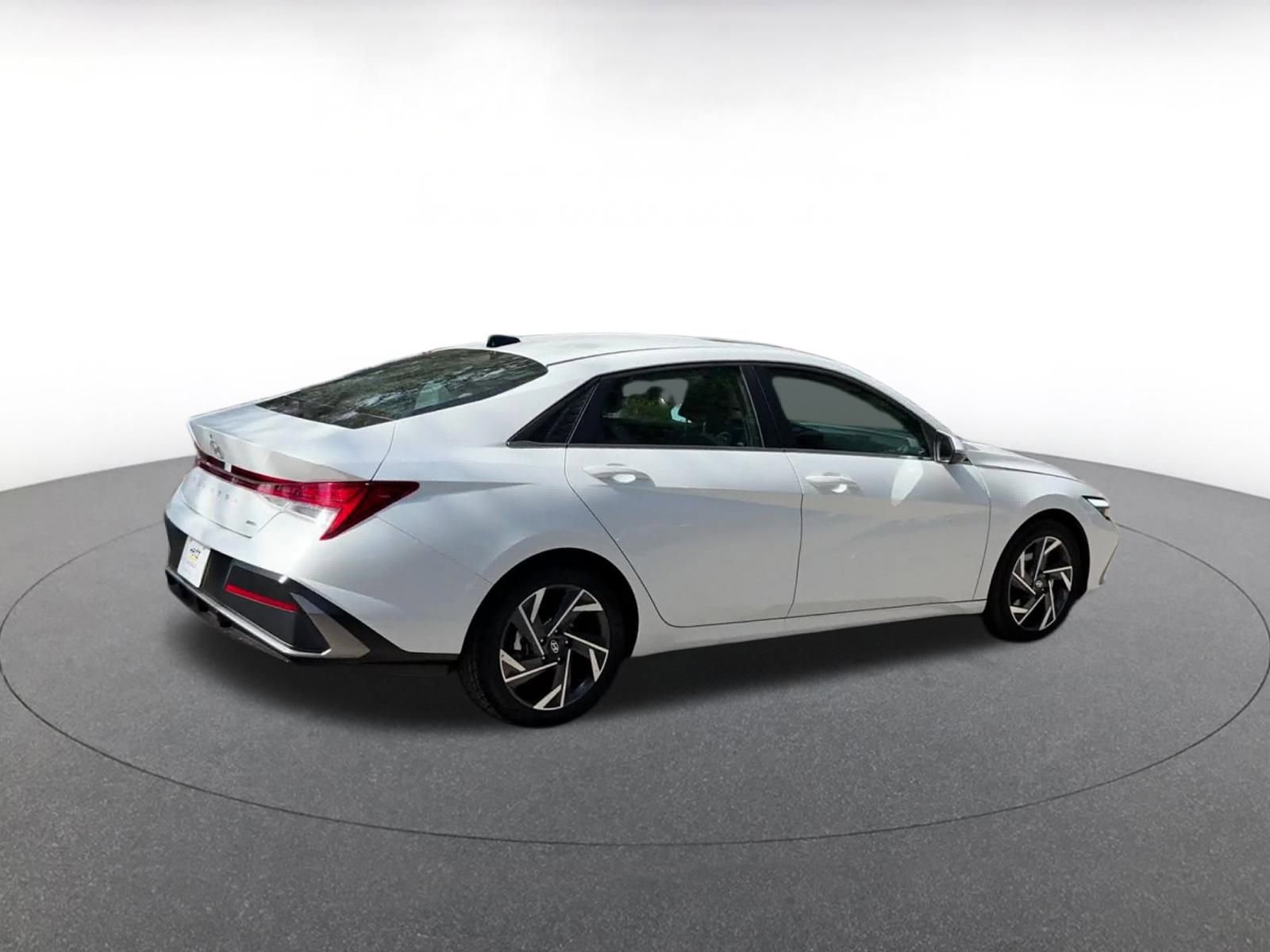 Thumbnail: 2025 Hyundai Elantra - 15