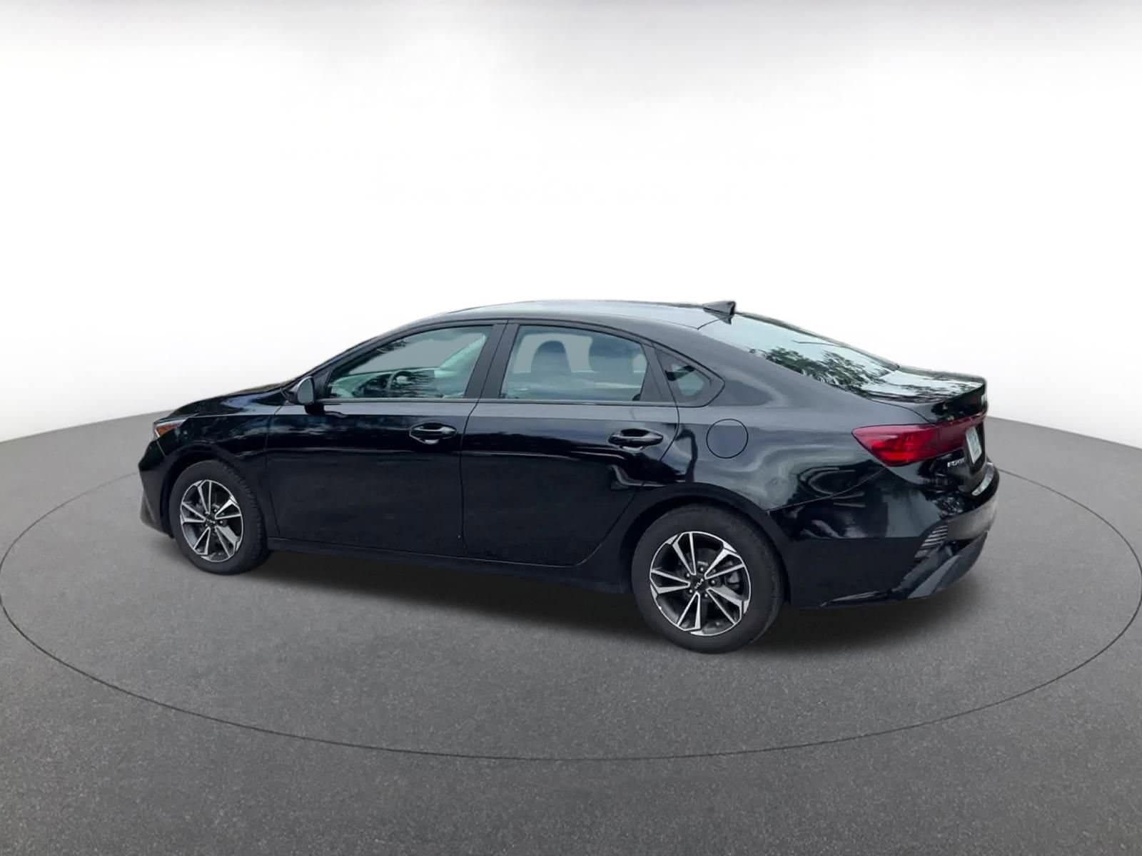 Thumbnail: 2024 Kia Forte - 10