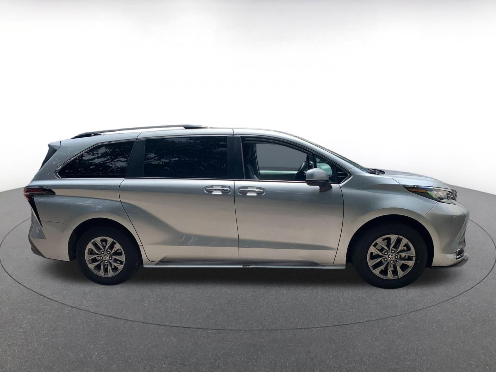 2023 Toyota Sienna XLE 20