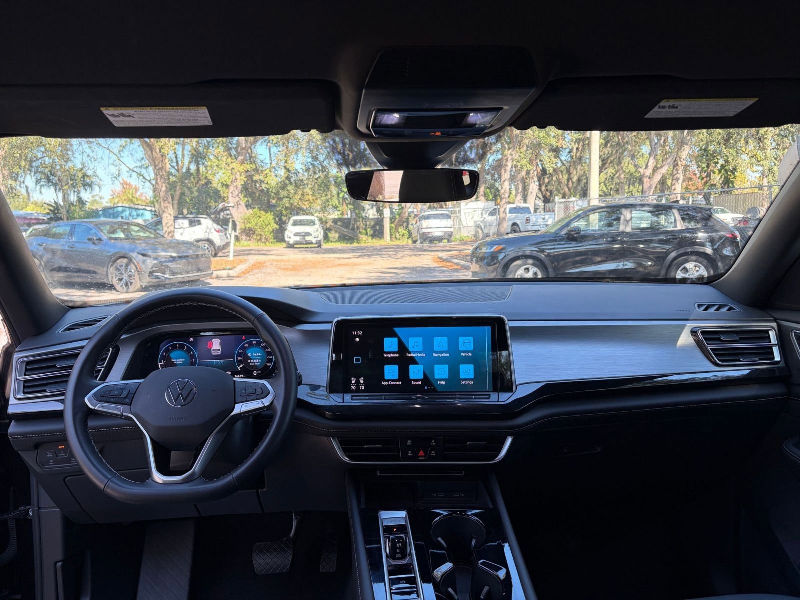 Thumbnail: 2025 Volkswagen Atlas - 28