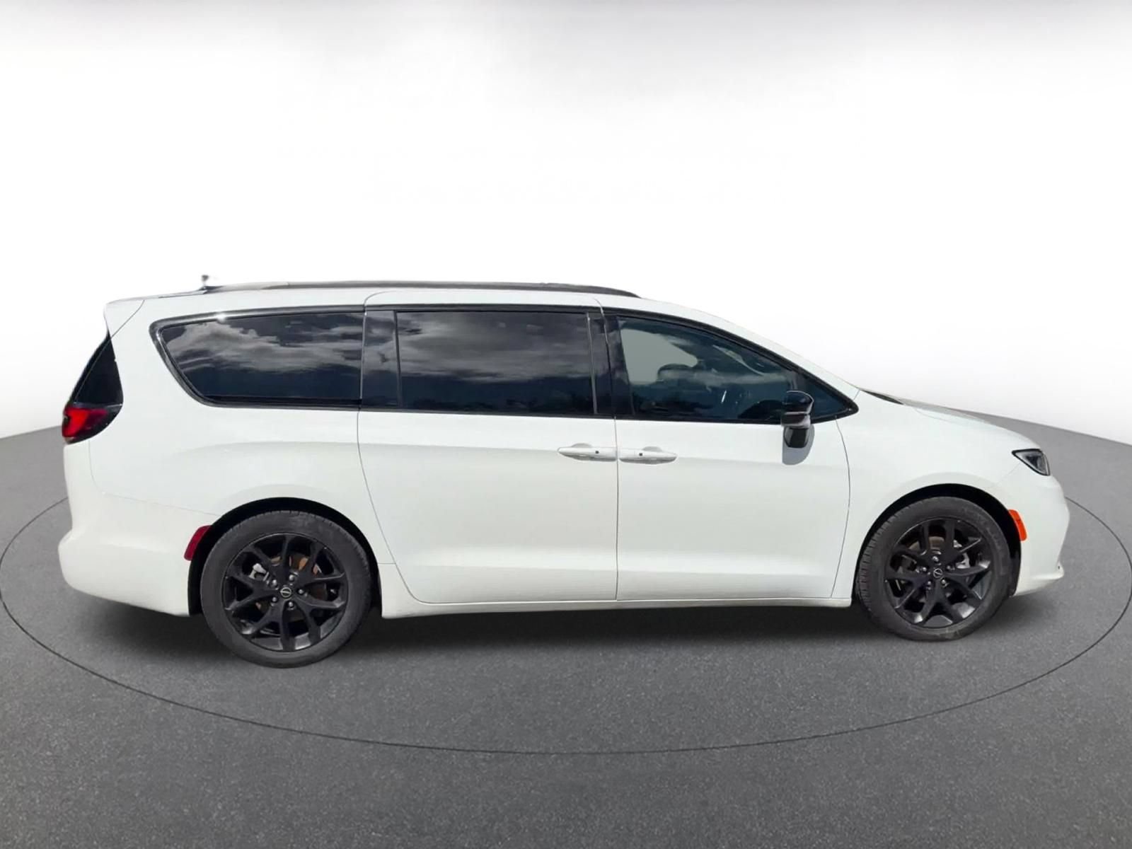 Thumbnail: 2025 Chrysler Pacifica - 15