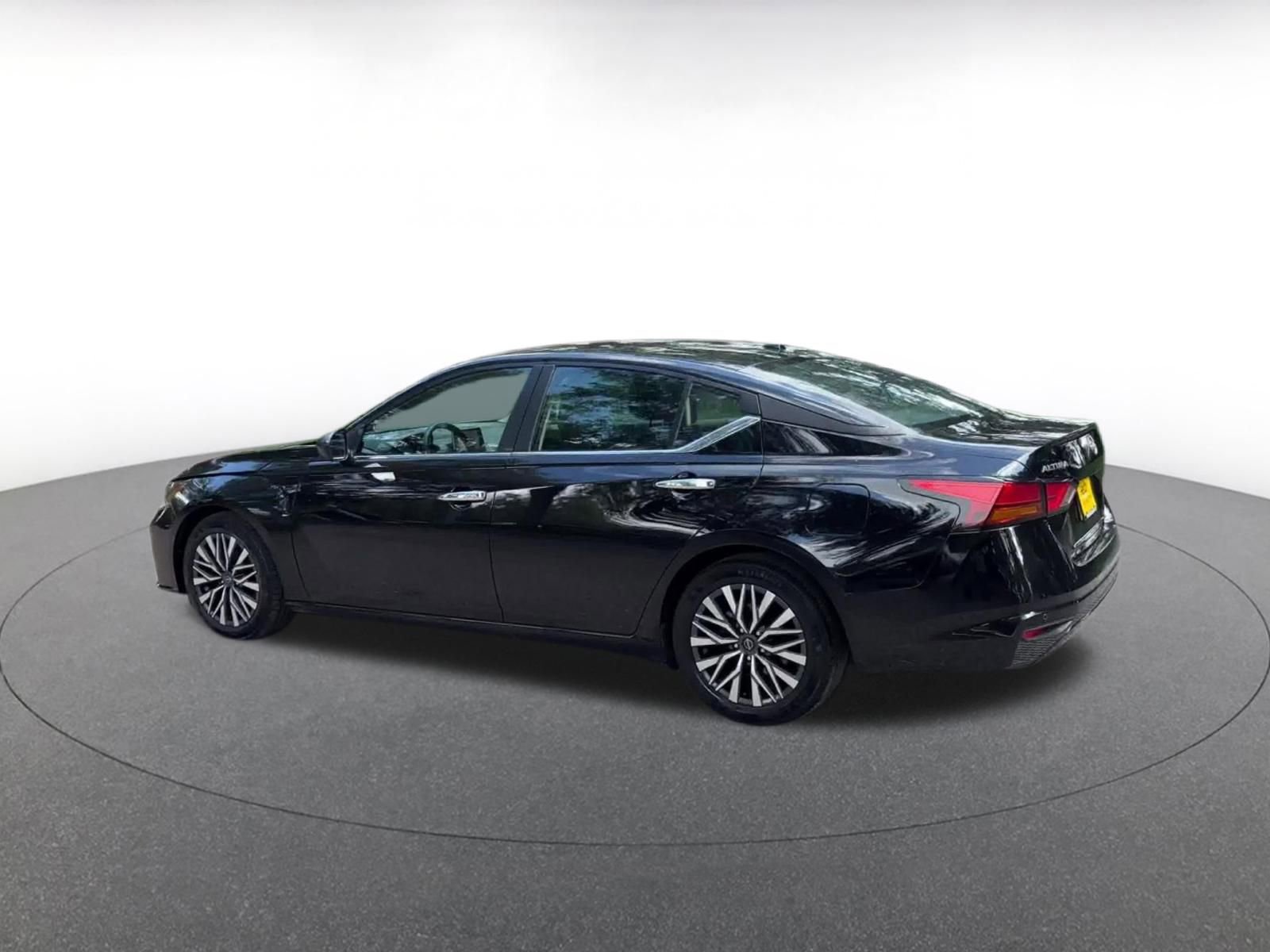 Thumbnail: 2025 Nissan Altima - 17