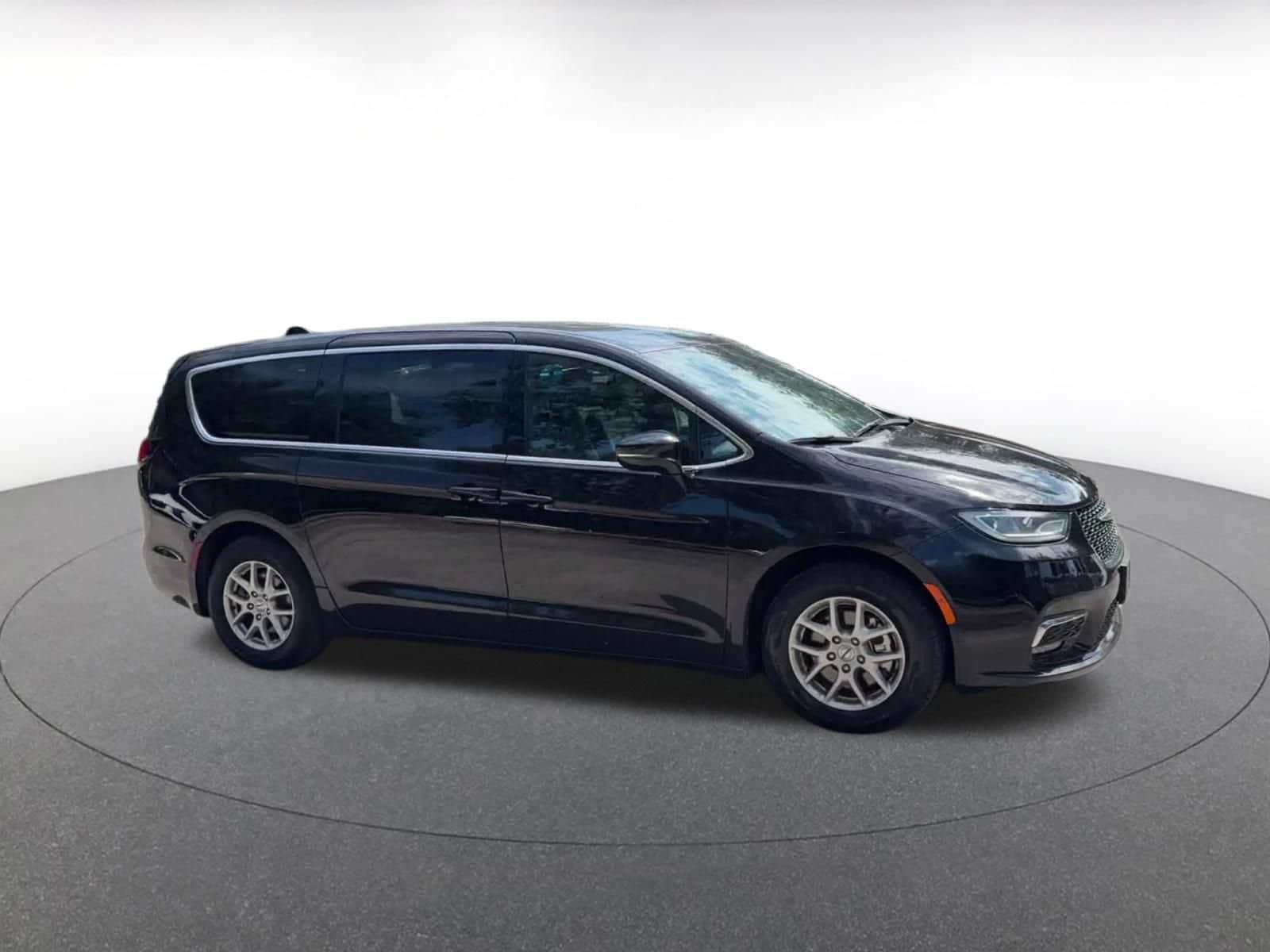 Thumbnail: 2025 Chrysler Pacifica - 2