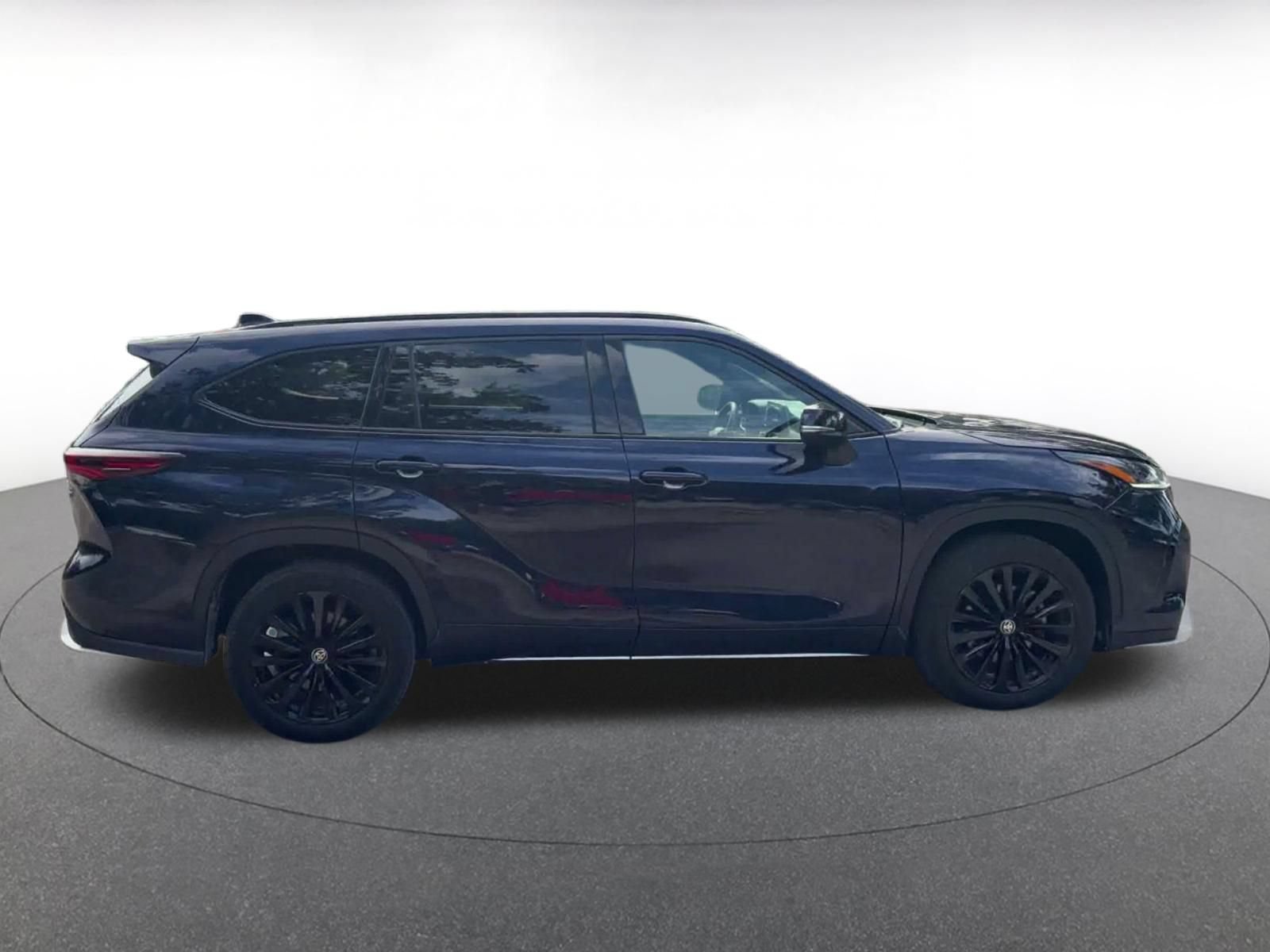 Thumbnail: 2025 Toyota Highlander - 13