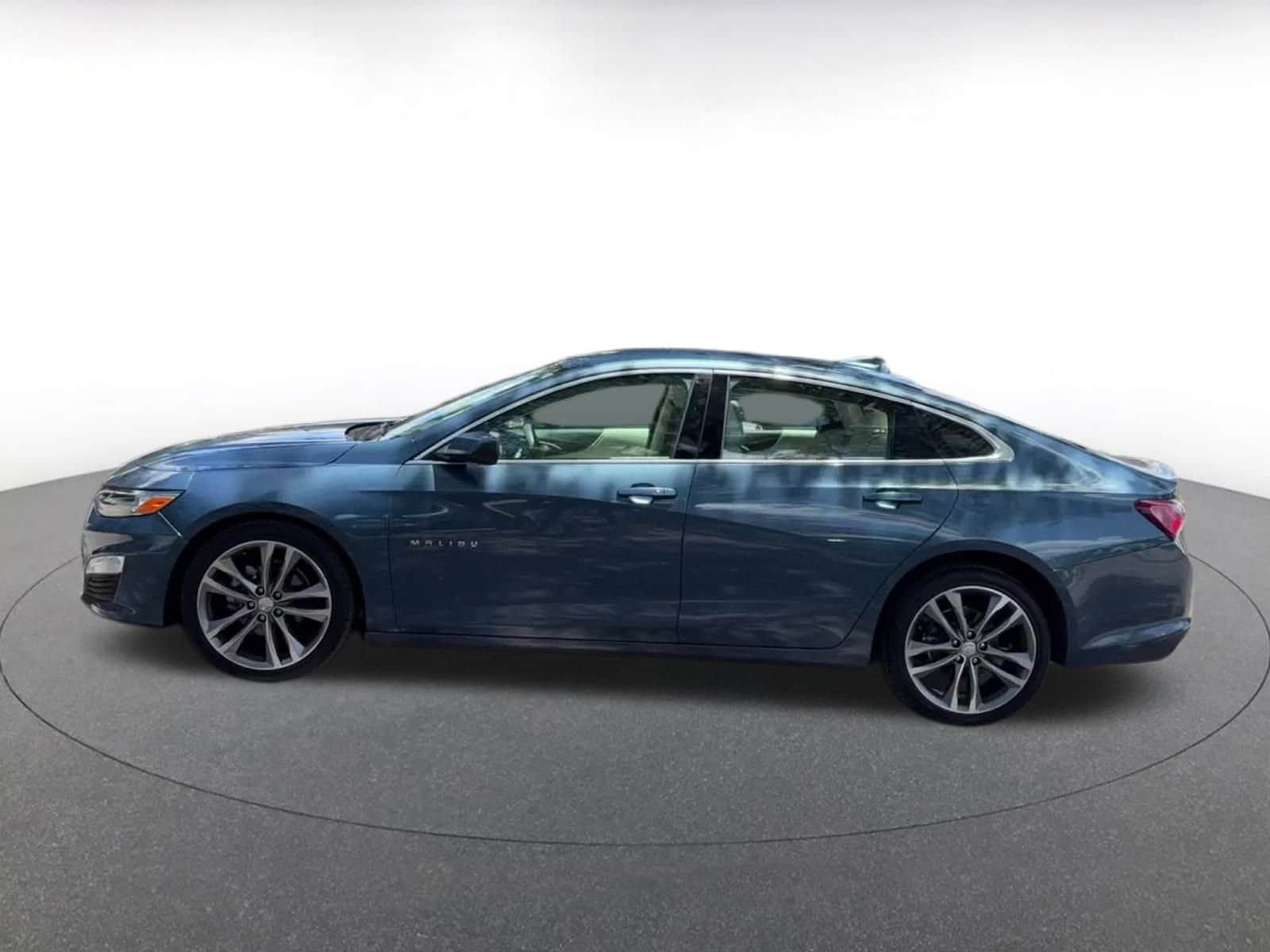 Thumbnail: 2024 Chevrolet Malibu - 9