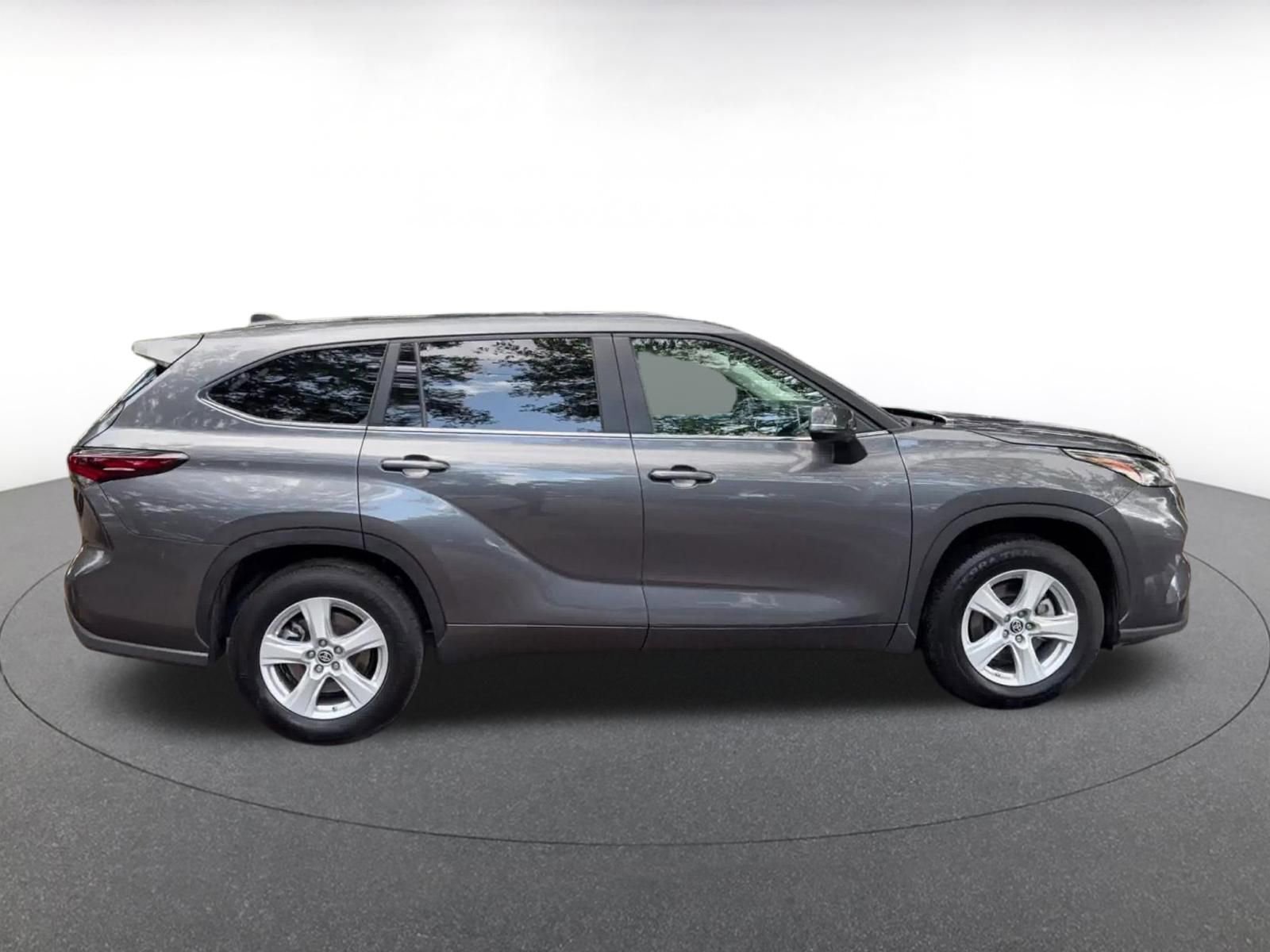 Thumbnail: 2025 Toyota Highlander - 16