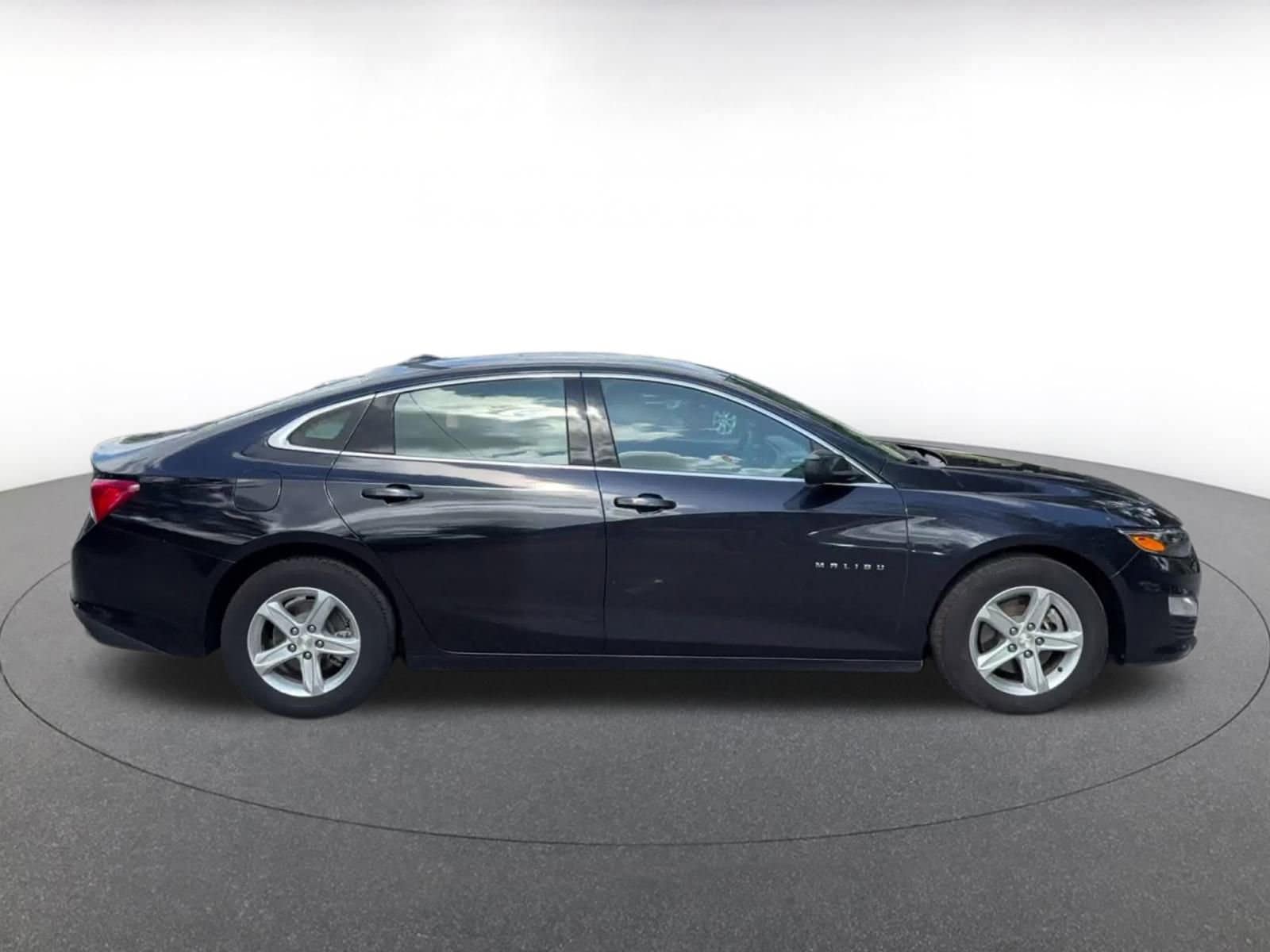 Thumbnail: 2023 Chevrolet Malibu - 16