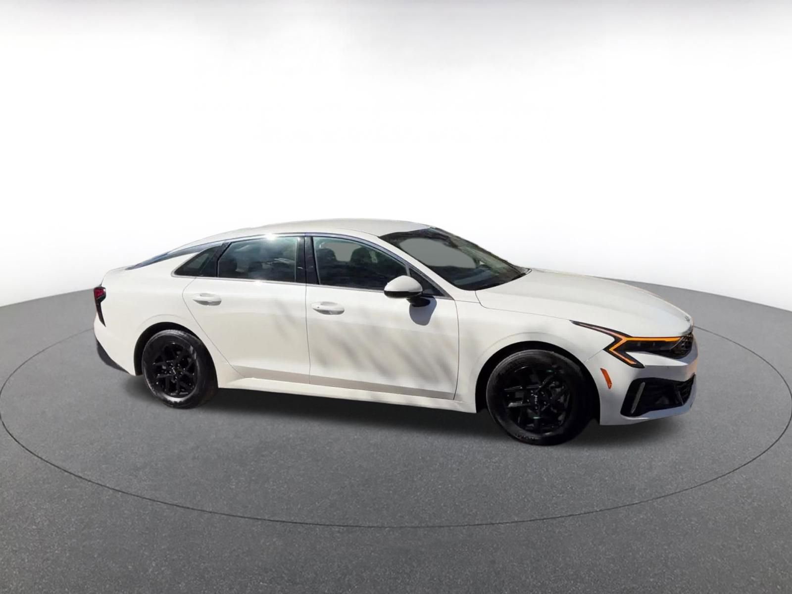 Thumbnail: 2025 Kia K5 - 2