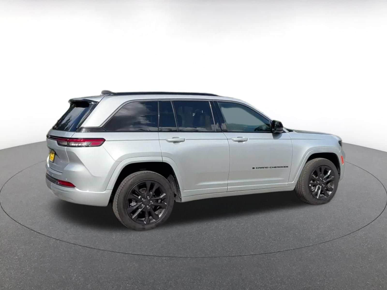 Thumbnail: 2026 Jeep Grand Cherokee - 13