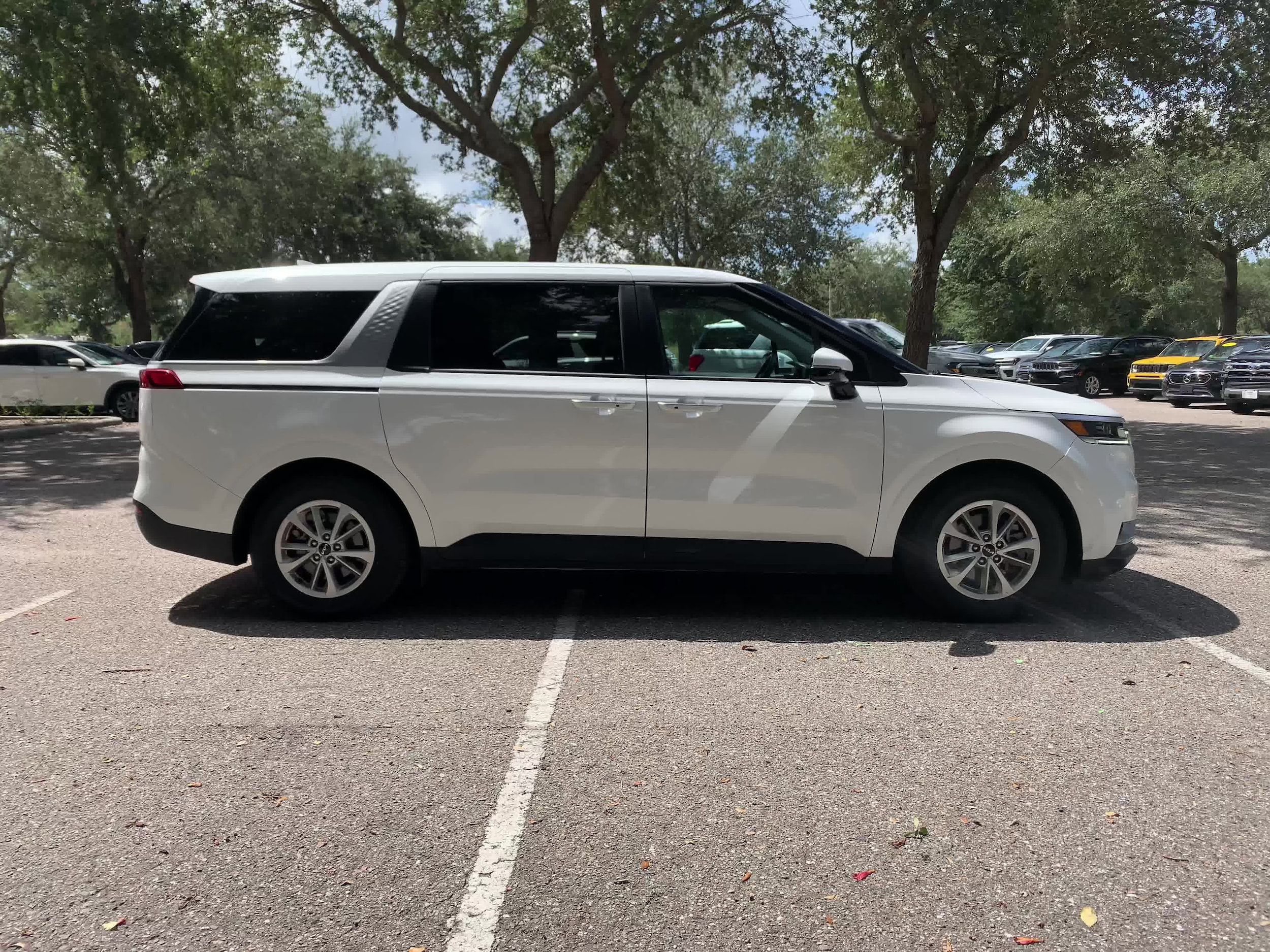 2023 Kia Carnival LX 16