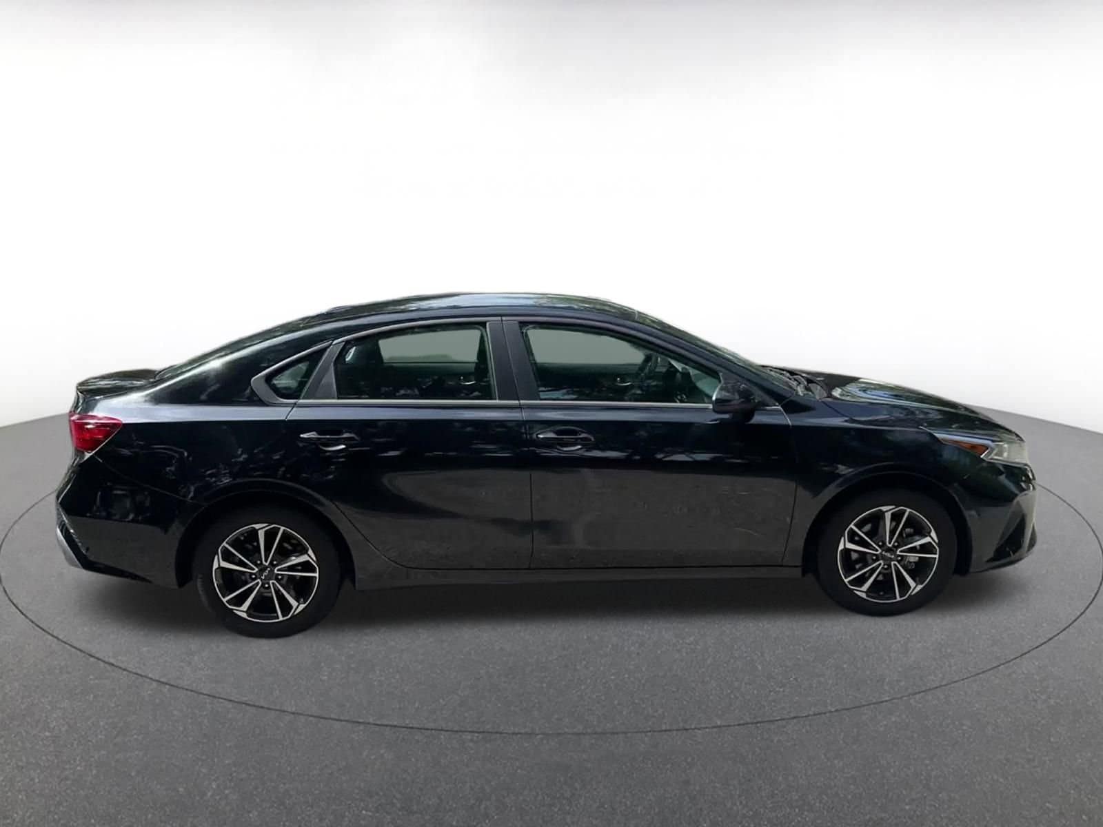 Thumbnail: 2024 Kia Forte - 16