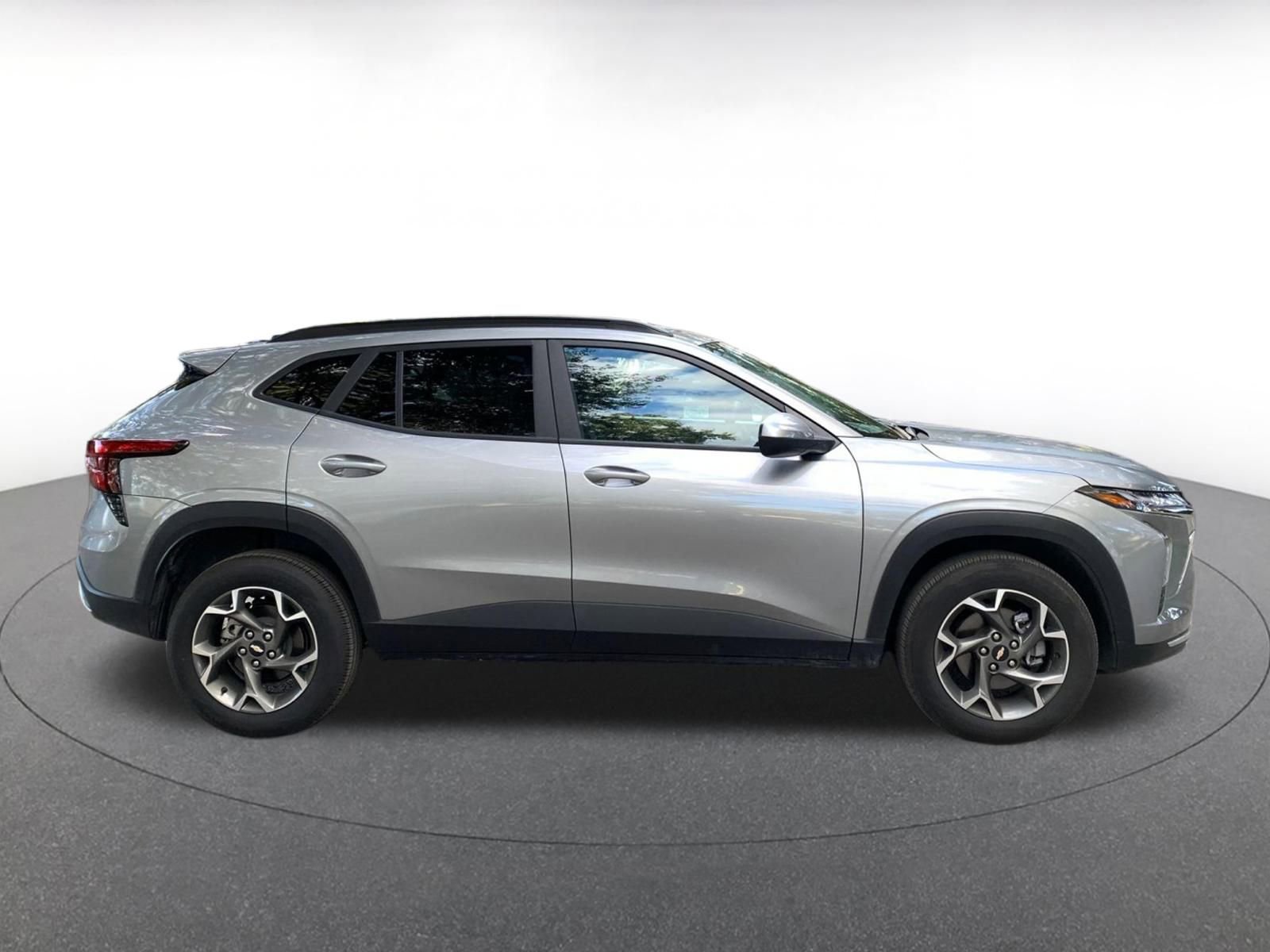 Thumbnail: 2025 Chevrolet Trax - 8