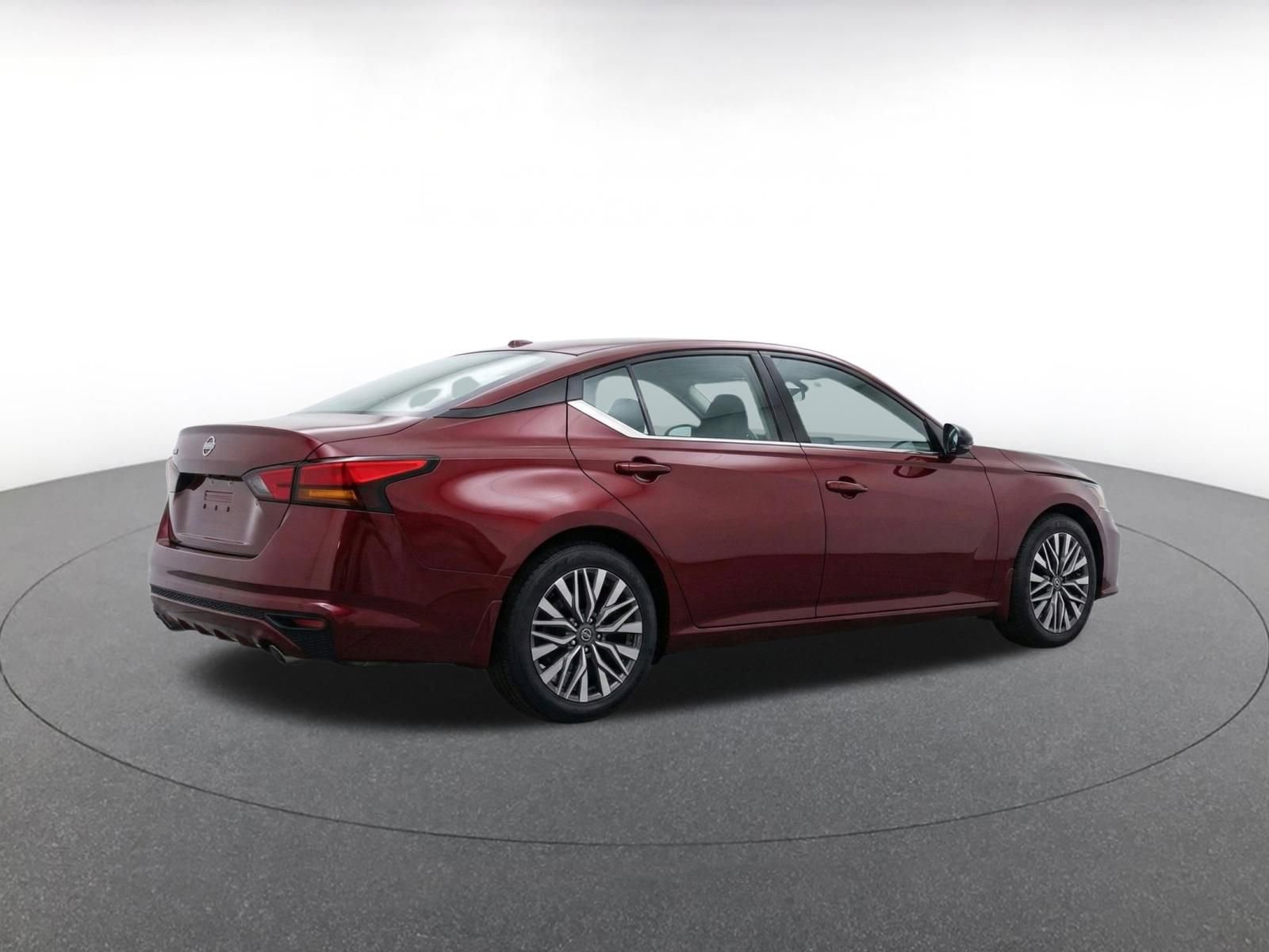 Thumbnail: 2025 Nissan Altima - 9