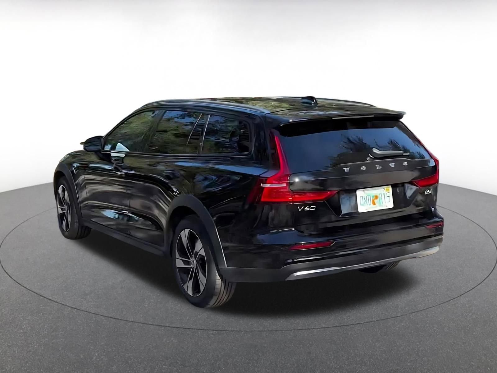 Thumbnail: 2025 Volvo S60 - 11