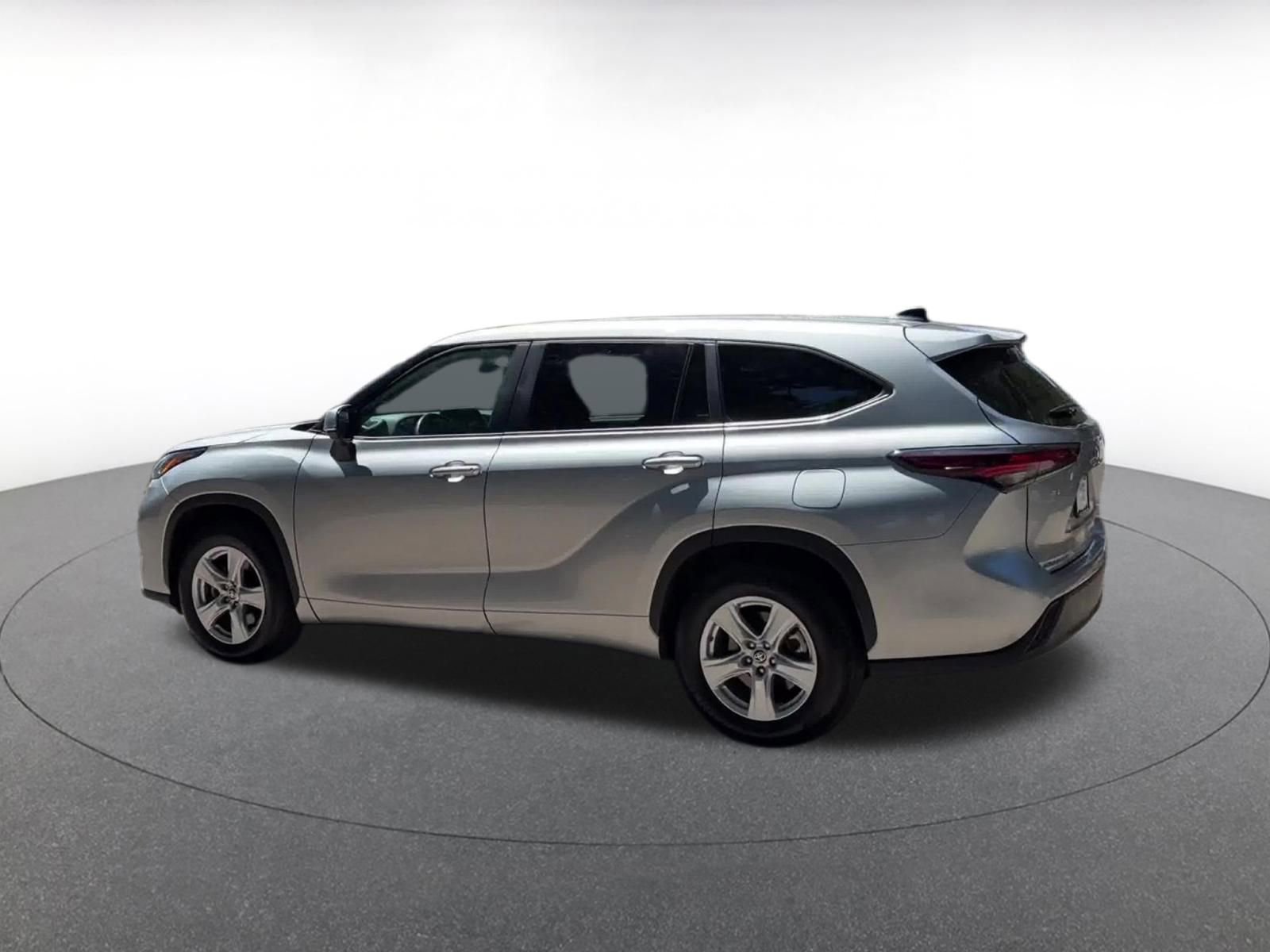 Thumbnail: 2025 Toyota Highlander - 10