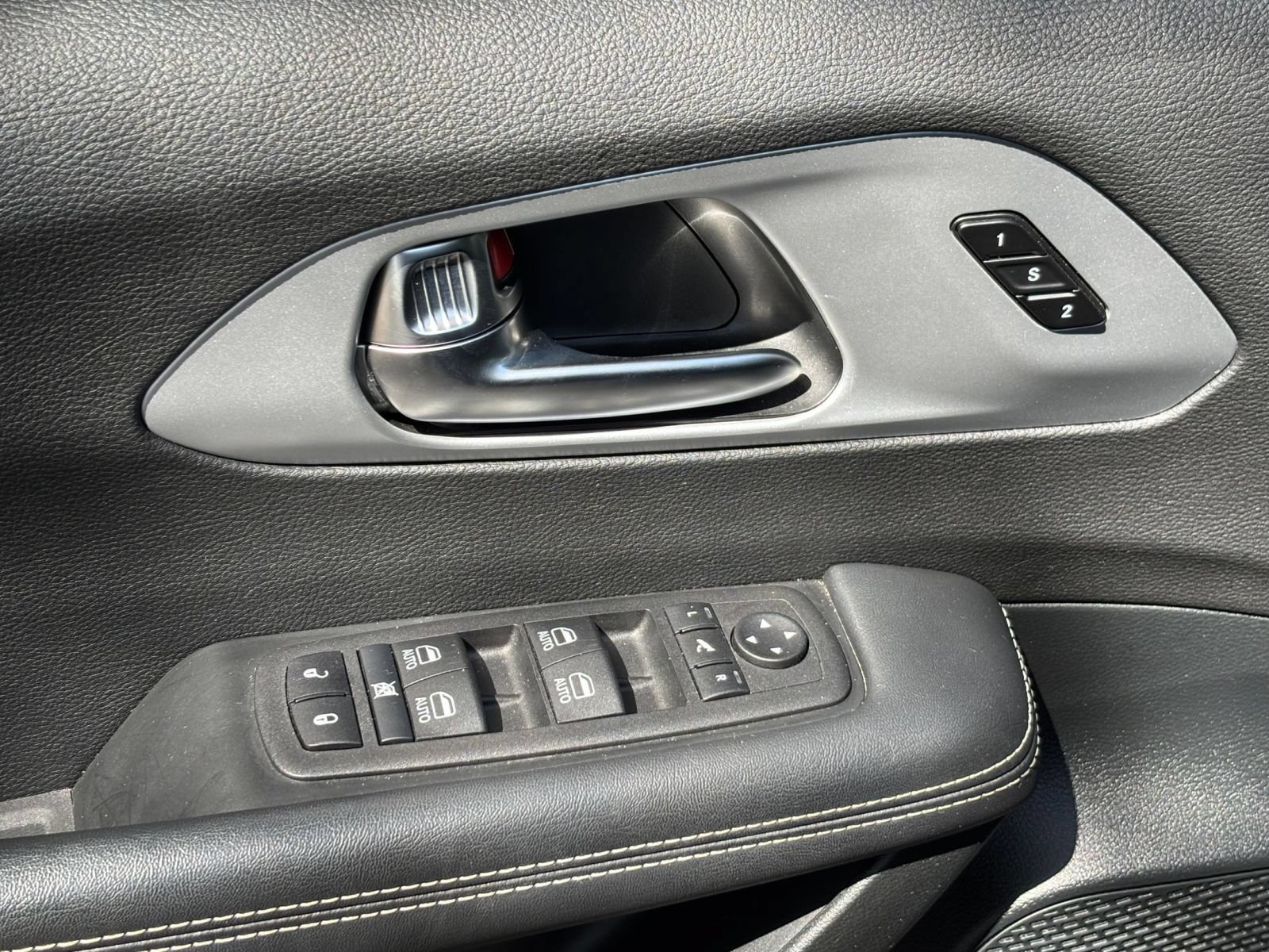 Thumbnail: 2025 Chrysler Pacifica - 18