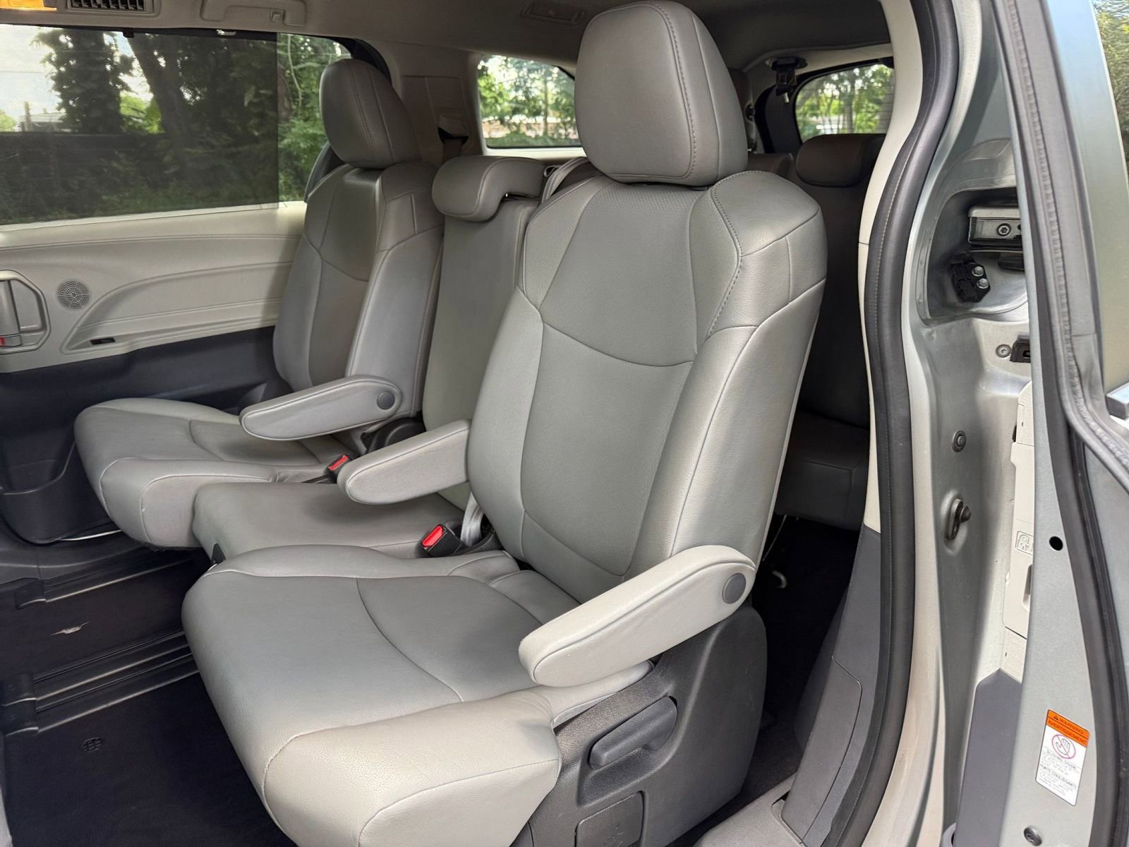 Thumbnail: 2023 Toyota Sienna - 33
