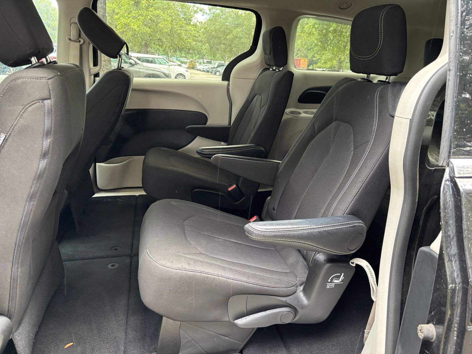 Thumbnail: 2024 Chrysler Voyager - 28