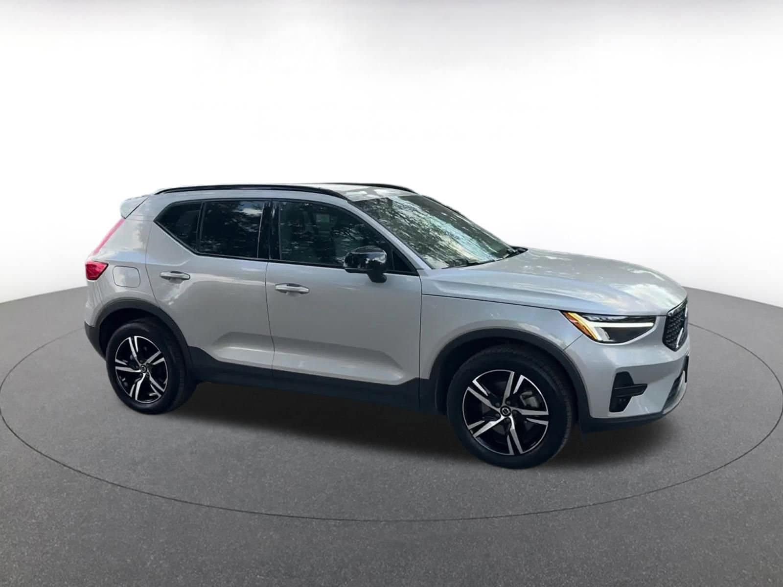 Thumbnail: 2024 Volvo XC40 - 2