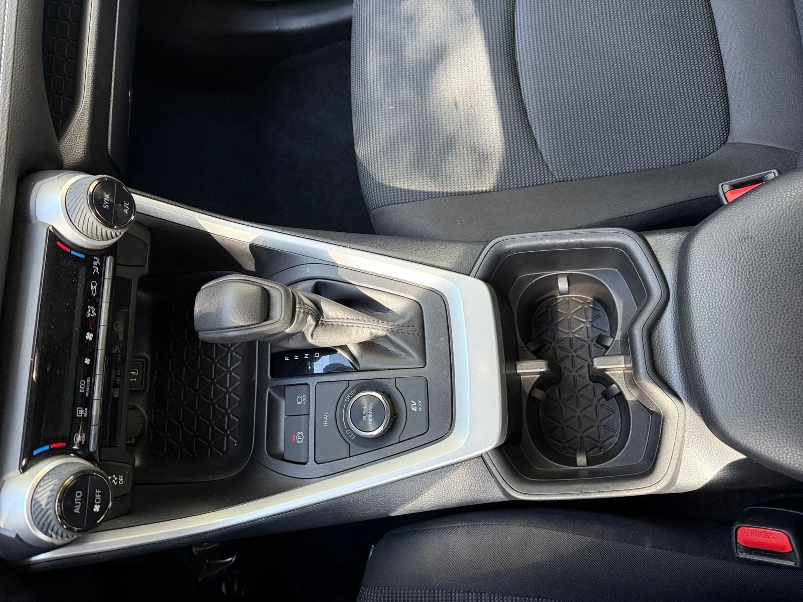 Thumbnail: 2025 Toyota RAV4 - 35